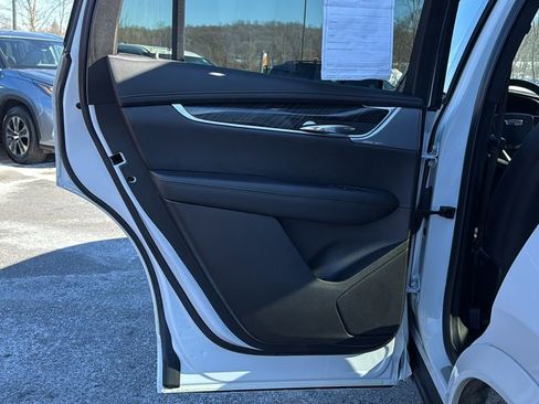 Used 2021 Cadillac XT6 Premium Luxury image 24