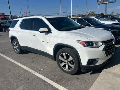 Used 2020 Chevrolet Traverse LT w/ LT Premium Package FWD image 3