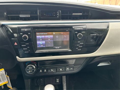 Used 2015 Toyota Corolla LE Premium image 23