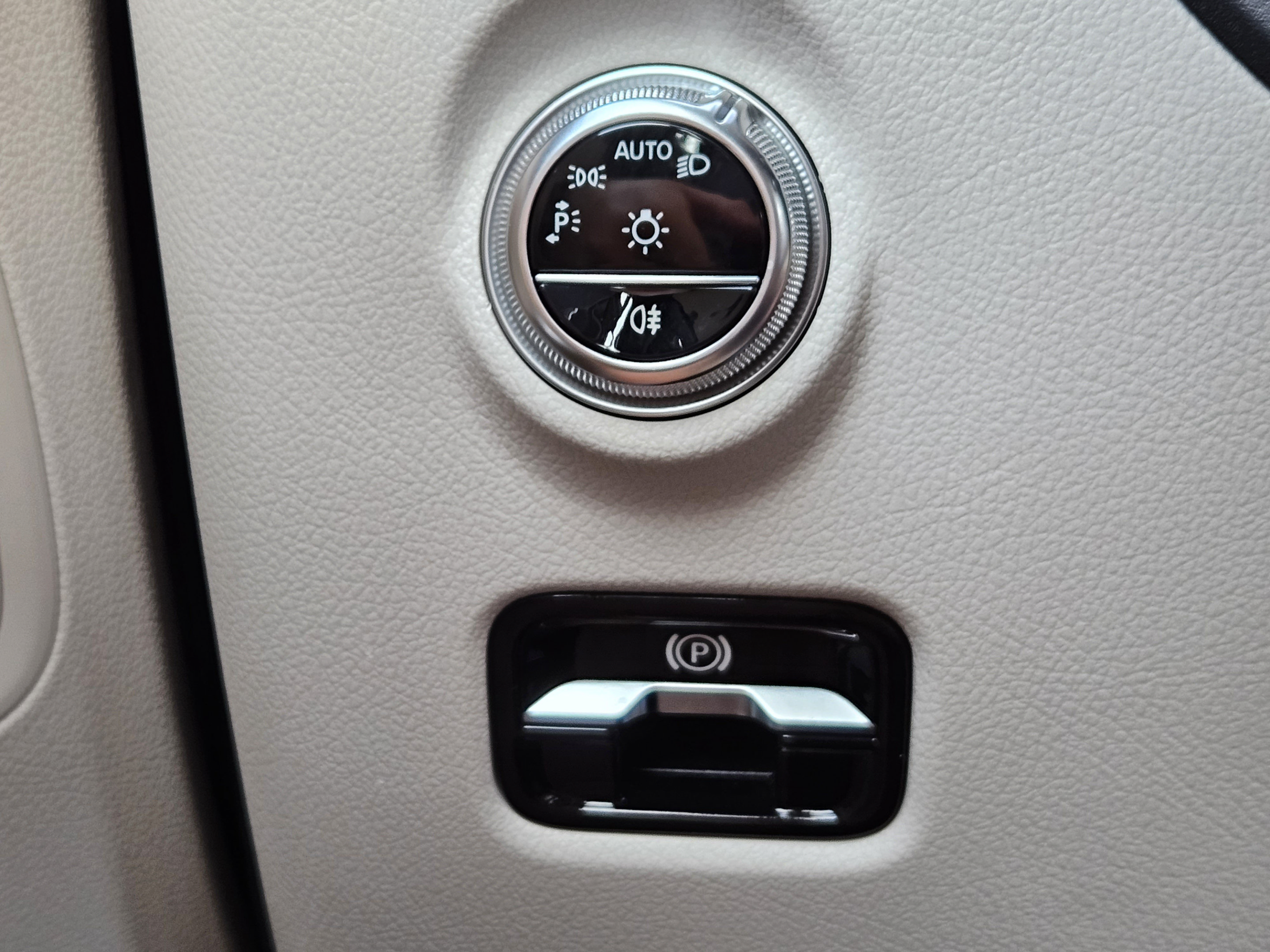 Certified 2024 Mercedes-Benz C 300 Sedan image 17