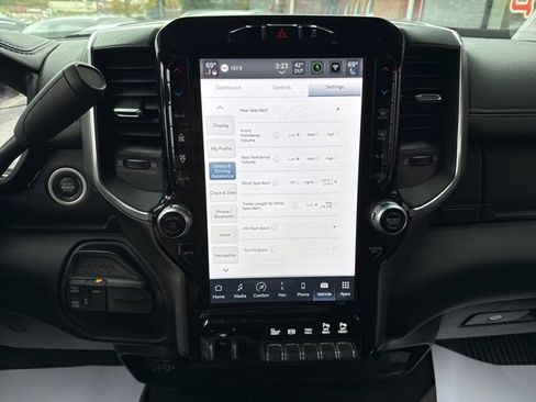 Used 2024 RAM 3500 Laramie w/ Night Edition image 36