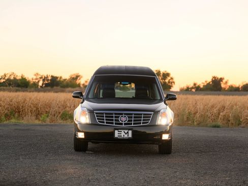 Used 2009 Cadillac DTS Hearse FWD image 81