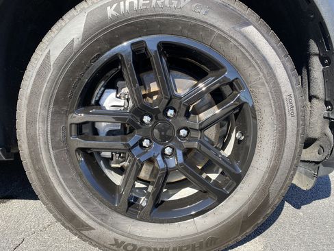 Used 2025 Ford Explorer Active image 40