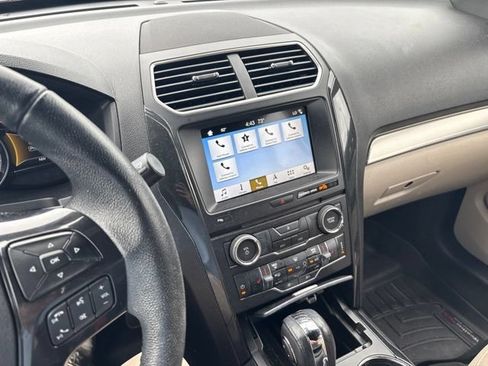 Used 2018 Ford Explorer XLT w/ Equipment Group 202A FWD image 10