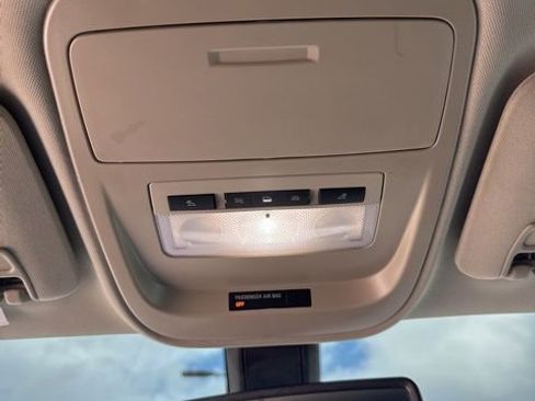 Used 2022 Chevrolet Colorado LT w/ Redline Special Edition image 22