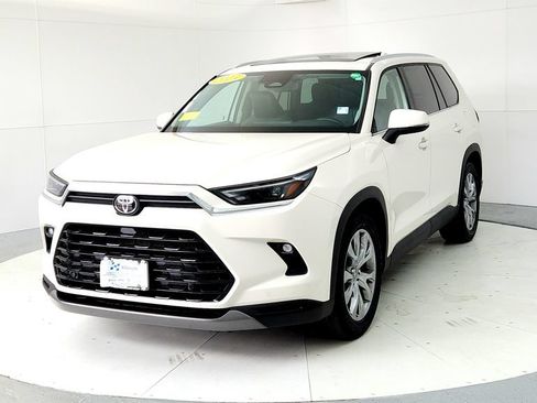 Used 2024 Toyota Grand Highlander AWD image 2