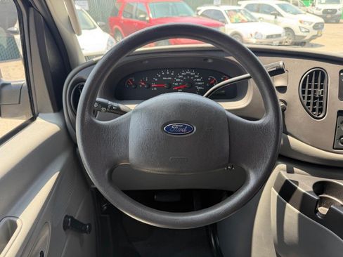 Used 2006 Ford E-150 and Econoline 150 RWD image 31