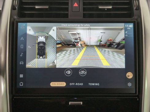 Certified 2025 Land Rover Discovery Dynamic SE image 23