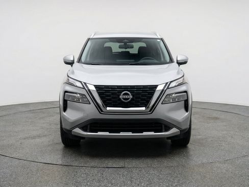 Used 2025 Nissan Rogue SV FWD image 2