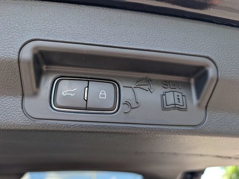 Used 2023 Ford Explorer XLT RWD image 33