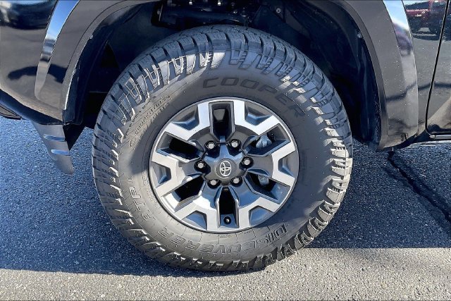 Used 2019 Toyota Tacoma TRD Sport w/ Technology Package AWD/4WD image 8