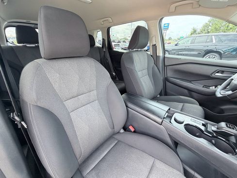 Used 2025 Nissan Rogue SV AWD/4WD image 24