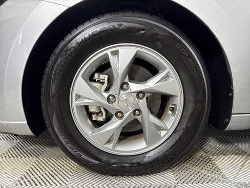Used 2022 Hyundai Elantra SE FWD image 22