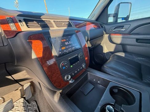 Used 2011 Chevrolet Silverado 2500 LTZ w/ LTZ Plus Package image 15