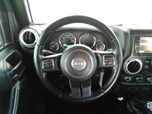 Used 2016 Jeep Wrangler Rubicon w/ Power Convenience Group image 20