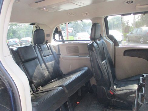 Used 2014 Chrysler Town & Country Touring FWD image 22