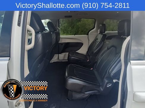 Certified 2023 Chrysler Pacifica Touring-L FWD image 26