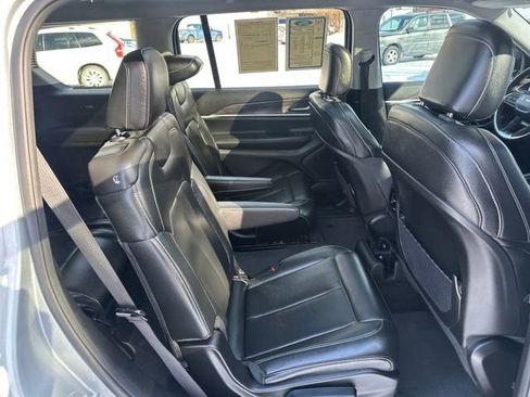Used 2024 Jeep Grand Cherokee L Limited image 17