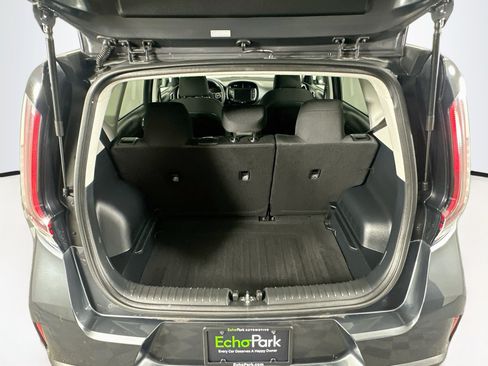 Used 2025 Kia Soul LX w/ LX Technology Package FWD image 28