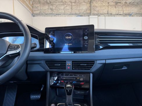 Used 2025 Volkswagen Jetta SE image 18