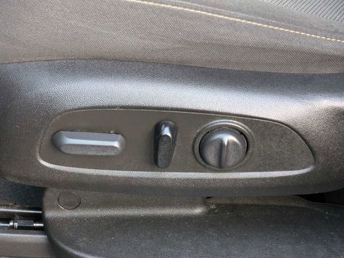 Used 2021 Chevrolet Traverse LT image 16