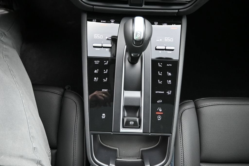 New 2026 Porsche Macan AWD/4WD image 18