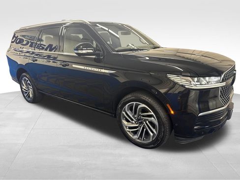 Used 2025 Lincoln Navigator L Reserve AWD/4WD image 8