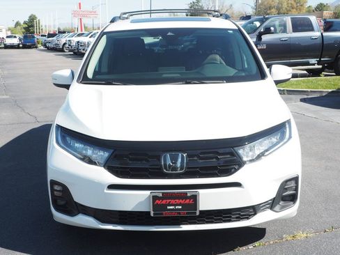 Used 2025 Honda Odyssey Touring image 2