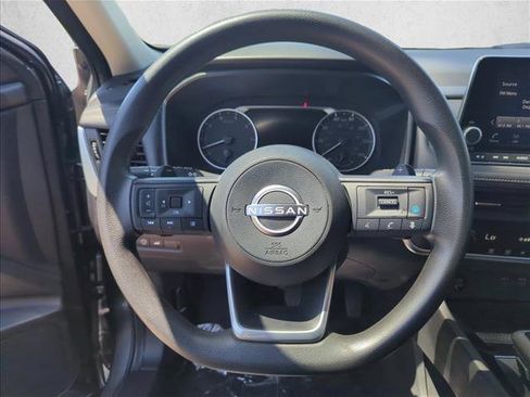 Used 2024 Nissan Rogue SV FWD image 11