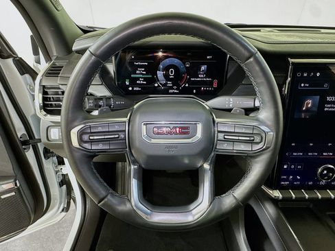 Certified 2025 GMC Acadia Elevation FWD image 9