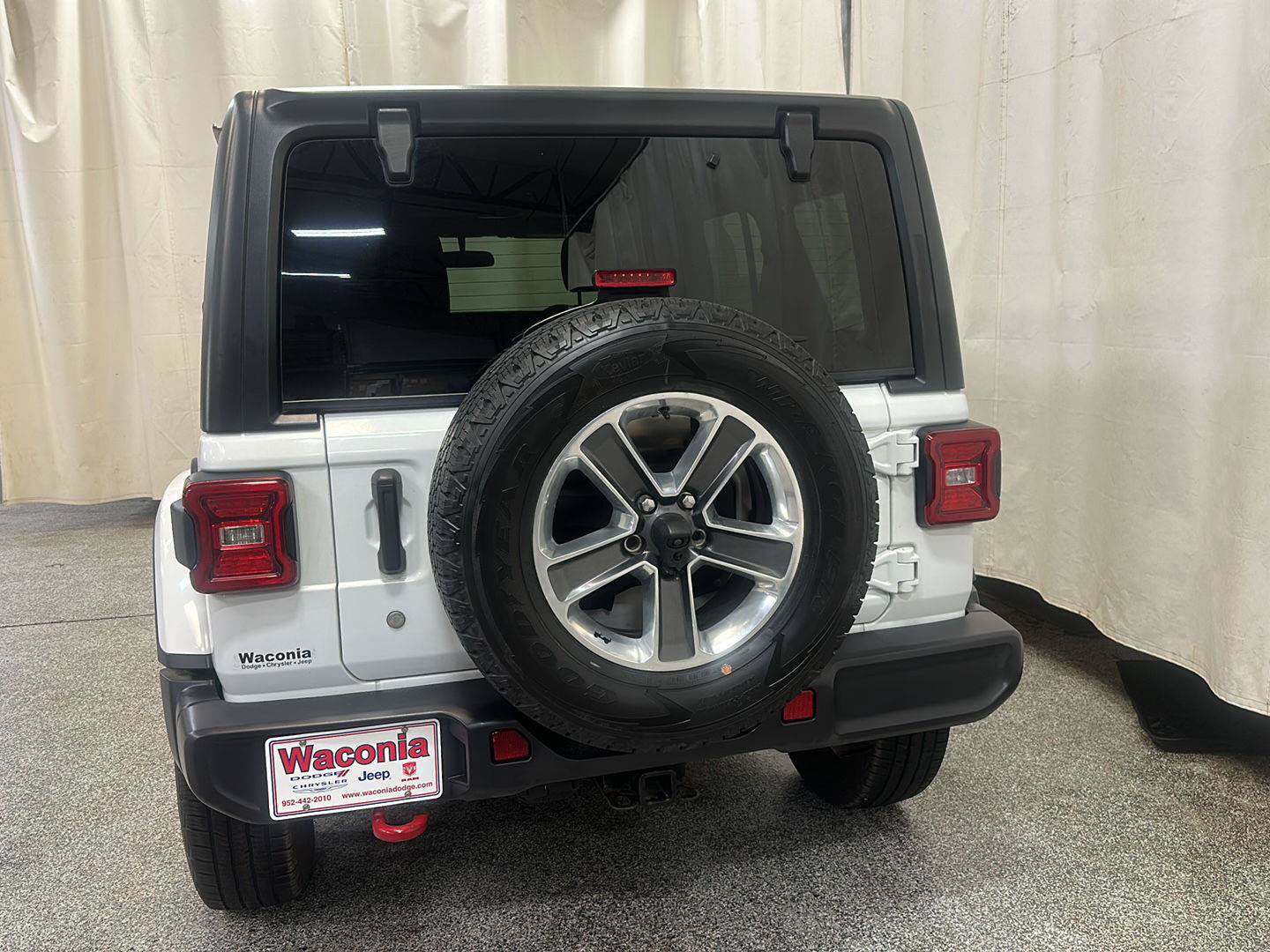 Used 2018 Jeep Wrangler Unlimited Sahara w/ Cold Weather Group AWD/4WD image 4