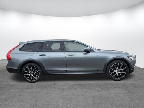 Used 2020 Volvo V90 T6 Cross Country AWD/4WD image 2