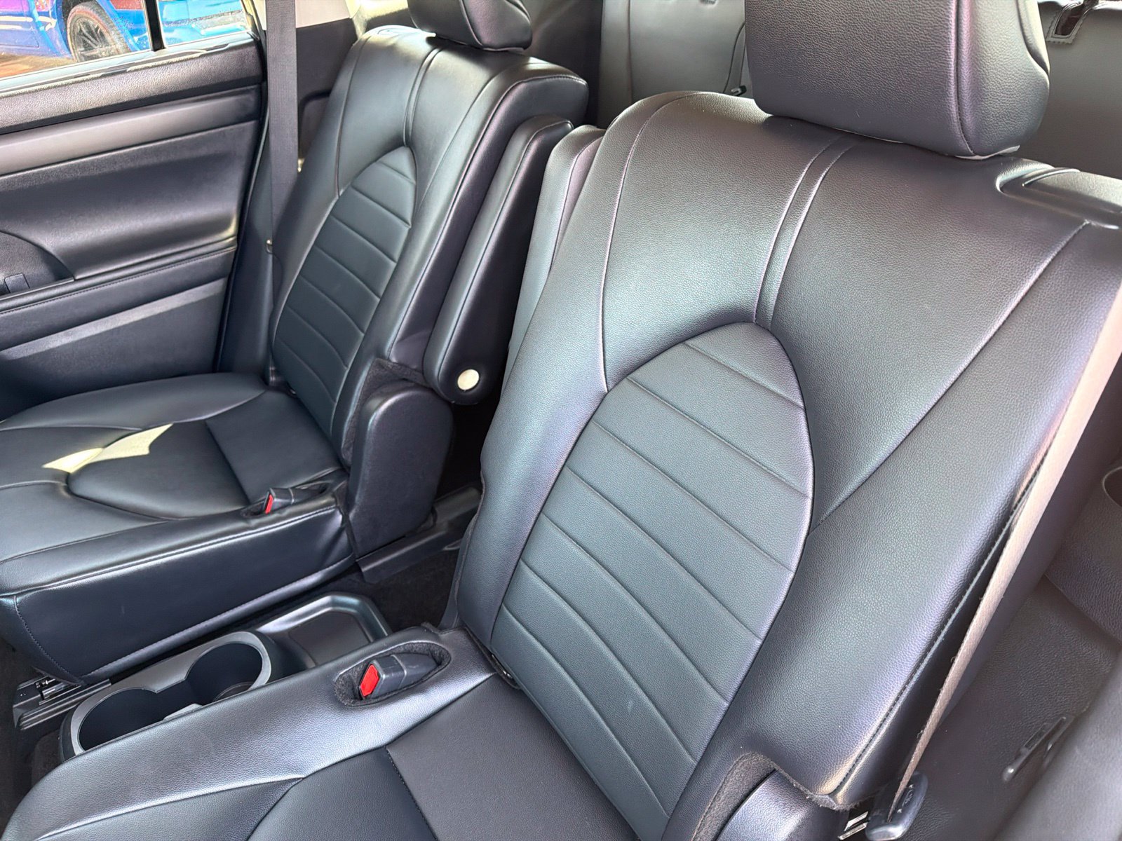Used 2024 Toyota Highlander XLE FWD image 19