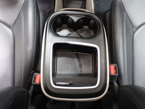 Used 2024 Chrysler Pacifica Touring-L image 33