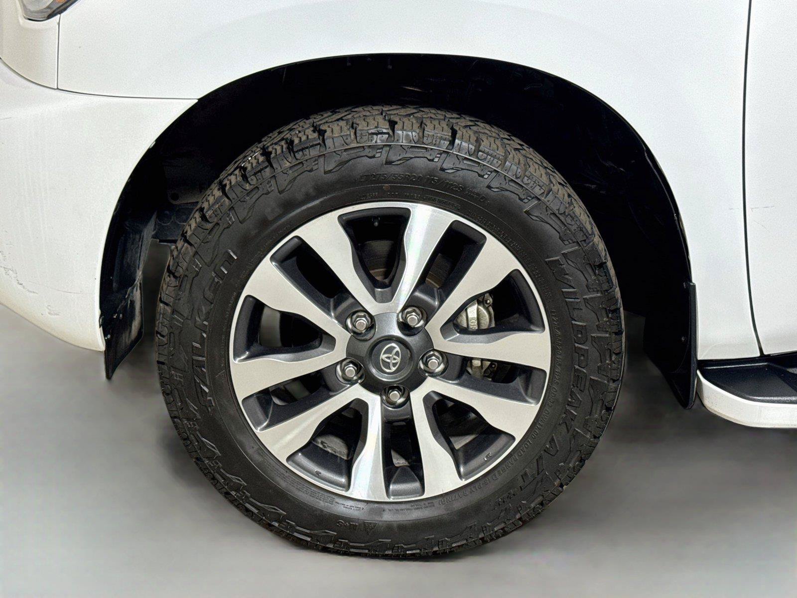 Used 2018 Toyota Sequoia Limited w/ Safety & Convenience Package RWD image 32