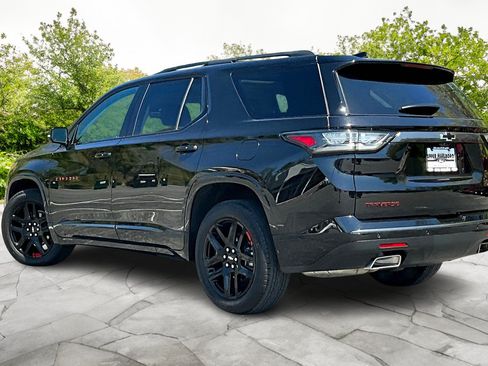 Used 2021 Chevrolet Traverse Premier w/ Redline Edition FWD image 2