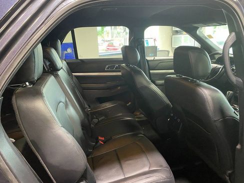 Used 2017 Ford Explorer XLT w/ Equipment Group 202A AWD/4WD image 17