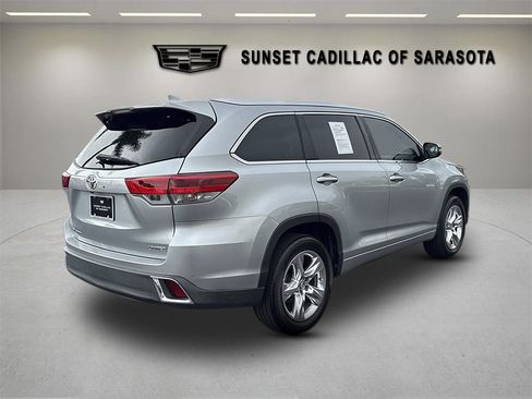 Used 2019 Toyota Highlander Limited FWD image 4