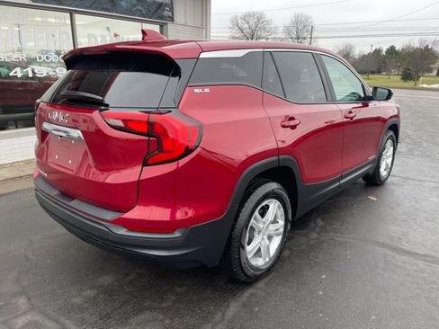 Used 2021 GMC Terrain SLE image 3