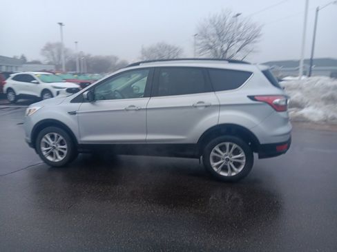 Used 2018 Ford Escape SE image 12