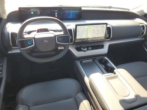 New 2025 Ford Expedition Active image 16