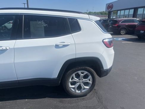 Used 2024 Jeep Compass Latitude AWD/4WD image 5
