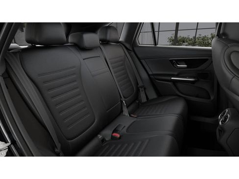 Used 2026 Mercedes-Benz GLC 300 image 4
