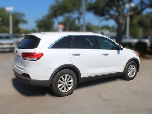 Used 2017 Kia Sorento LX FWD image 6