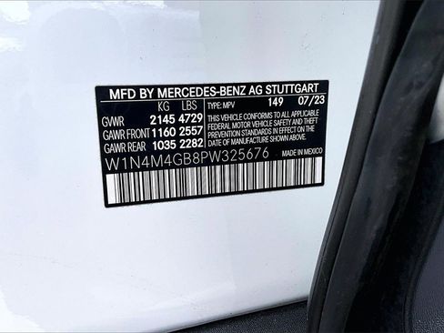 Used 2023 Mercedes-Benz GLB 250 w/ Premium Package image 17