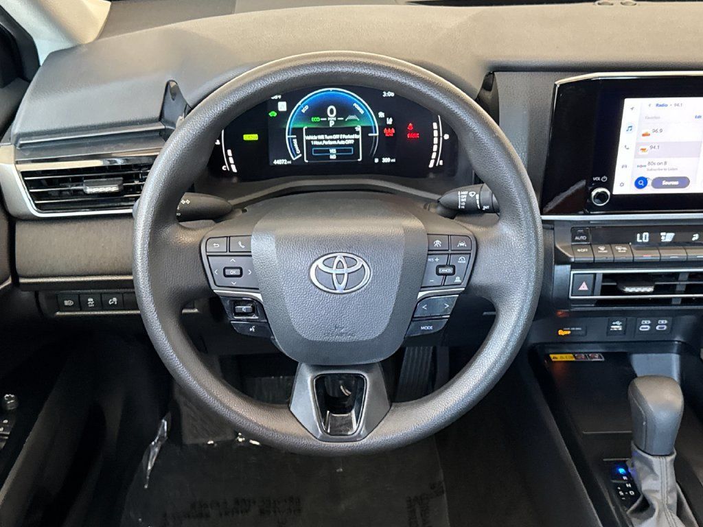 Used 2025 Toyota Camry LE FWD image 13