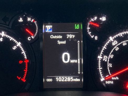 Used 2022 Toyota 4Runner SR5 Premium w/ Moonroof Package RWD image 18