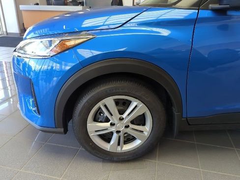 New 2025 Nissan Kicks Play S image 2