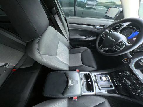 Used 2023 Chrysler 300 Touring w/ Sport Appearance Package RWD image 28