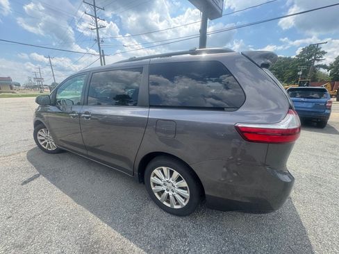 Used 2015 Toyota Sienna XLE Premium AWD/4WD image 4